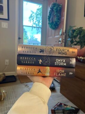 Rebecca Yarros Fourth Wing Trilogy Set - Gold, Black, Bronze Spines
